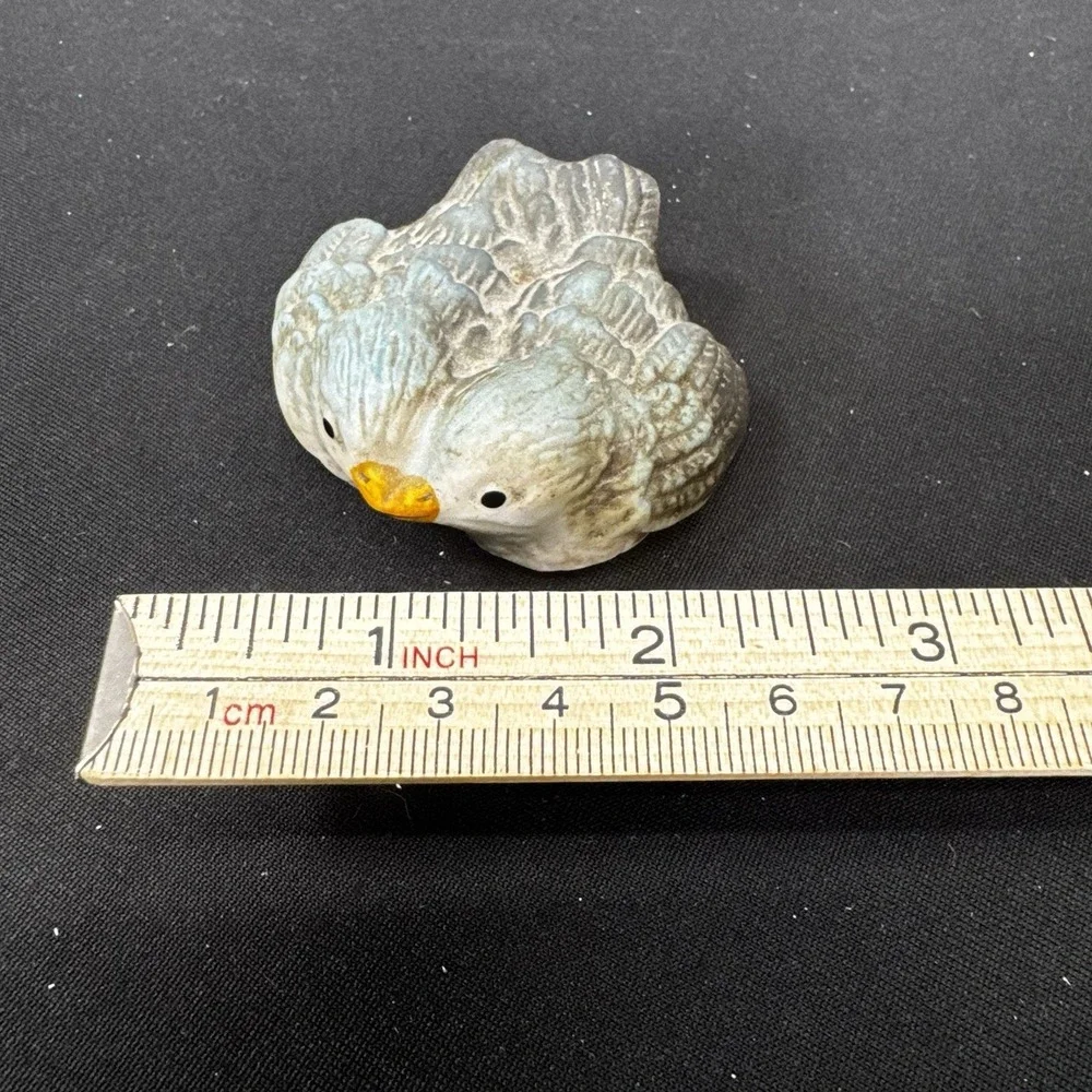 VINTAGE LOVE BIRD FIGURINE‎